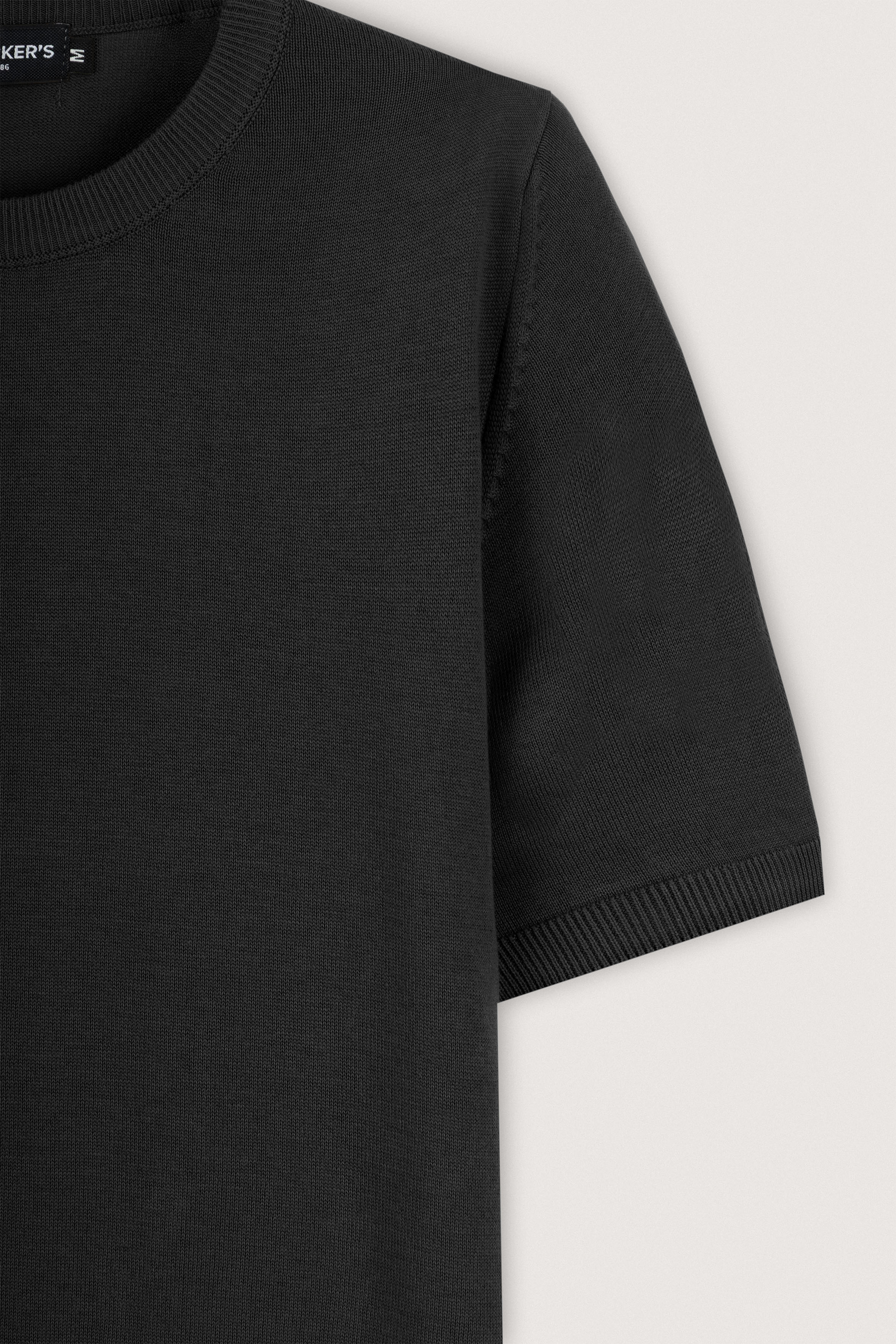 Black Basic Round T-Shirt - Image 3