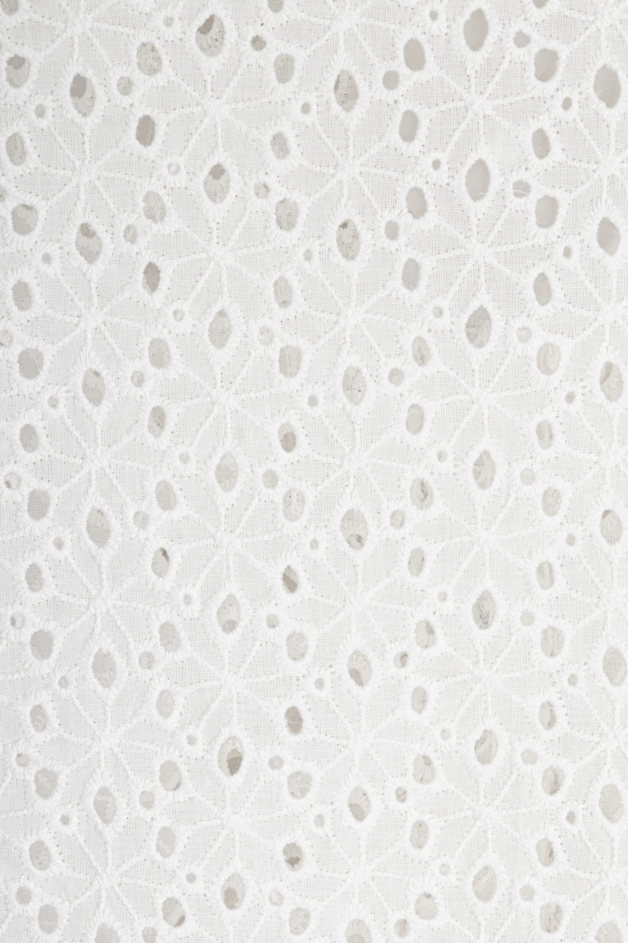 White Embroidered sleeveless blouse - Image 3