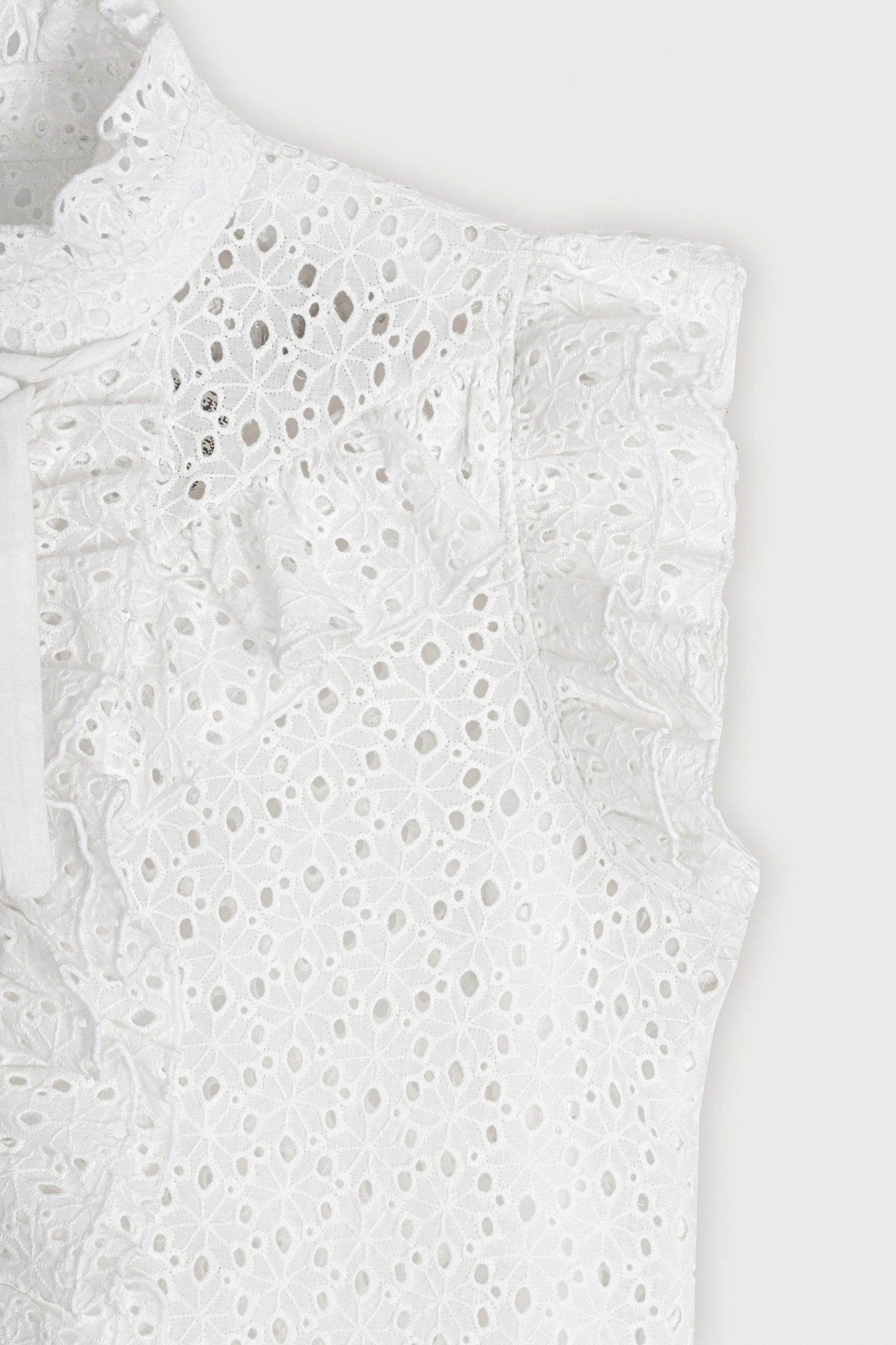 White Embroidered sleeveless blouse - Image 4
