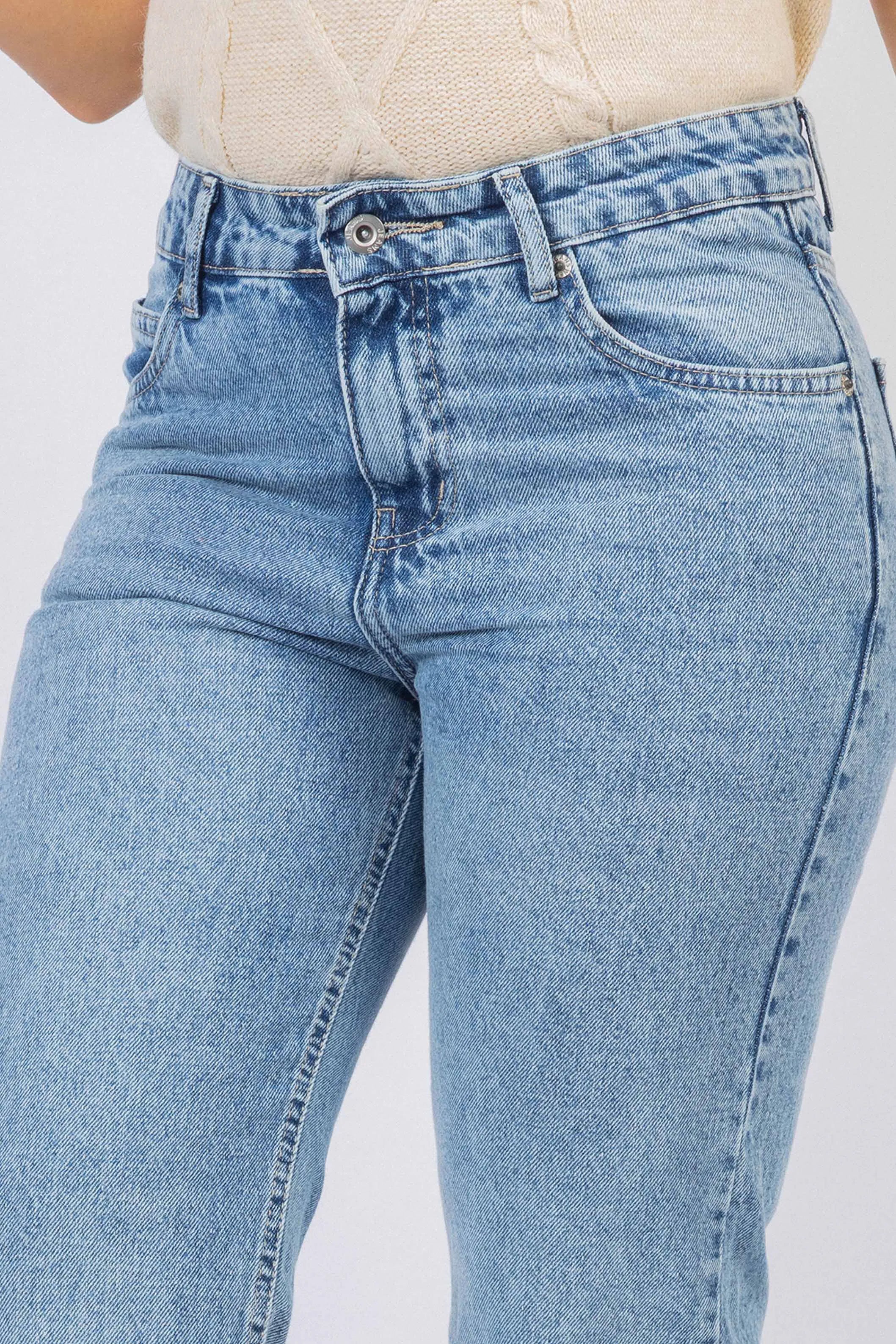 Light Blue wash Straight Jeans - Image 3