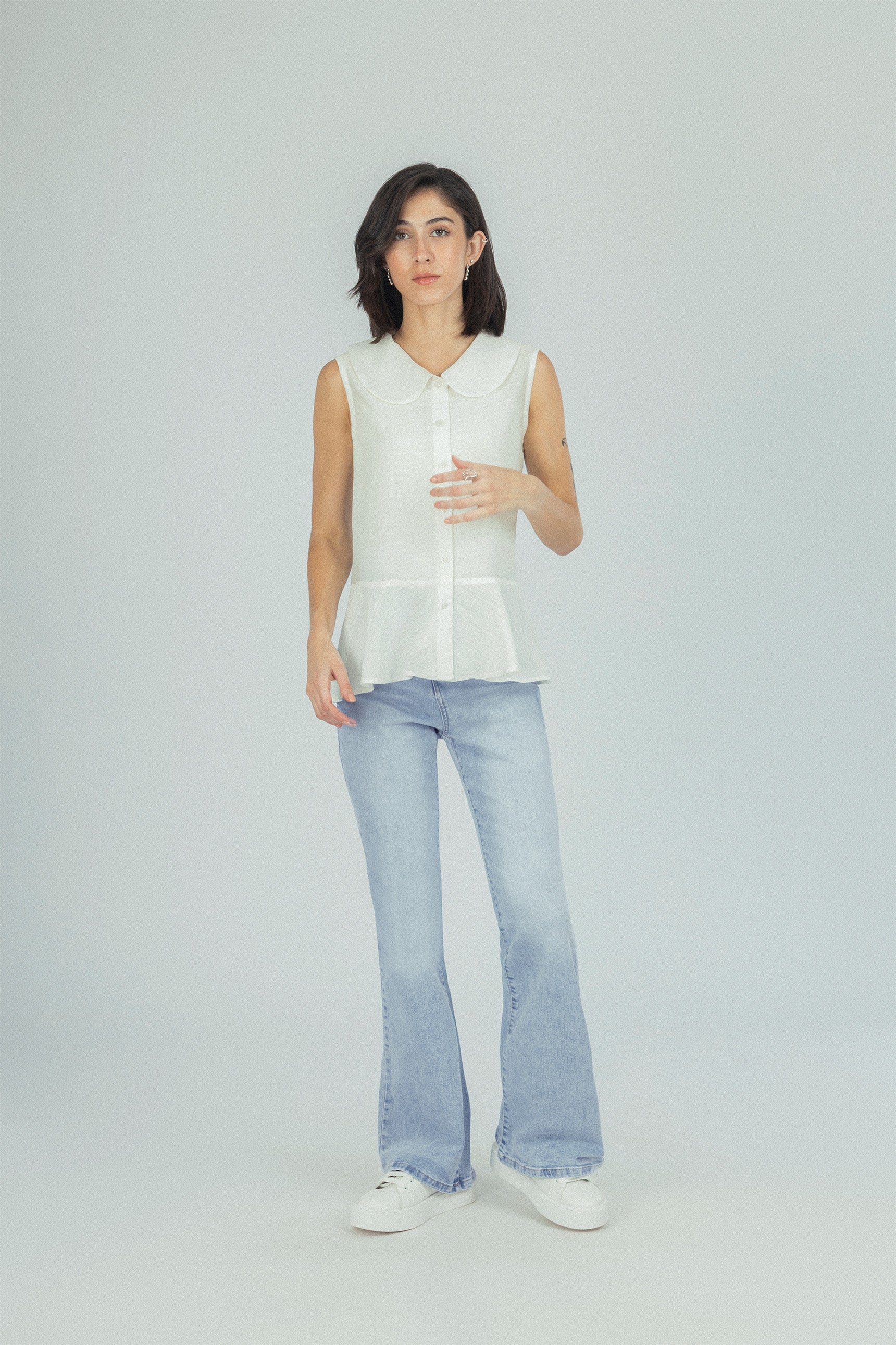 Sleeveless Textured White Blouse - Image 2